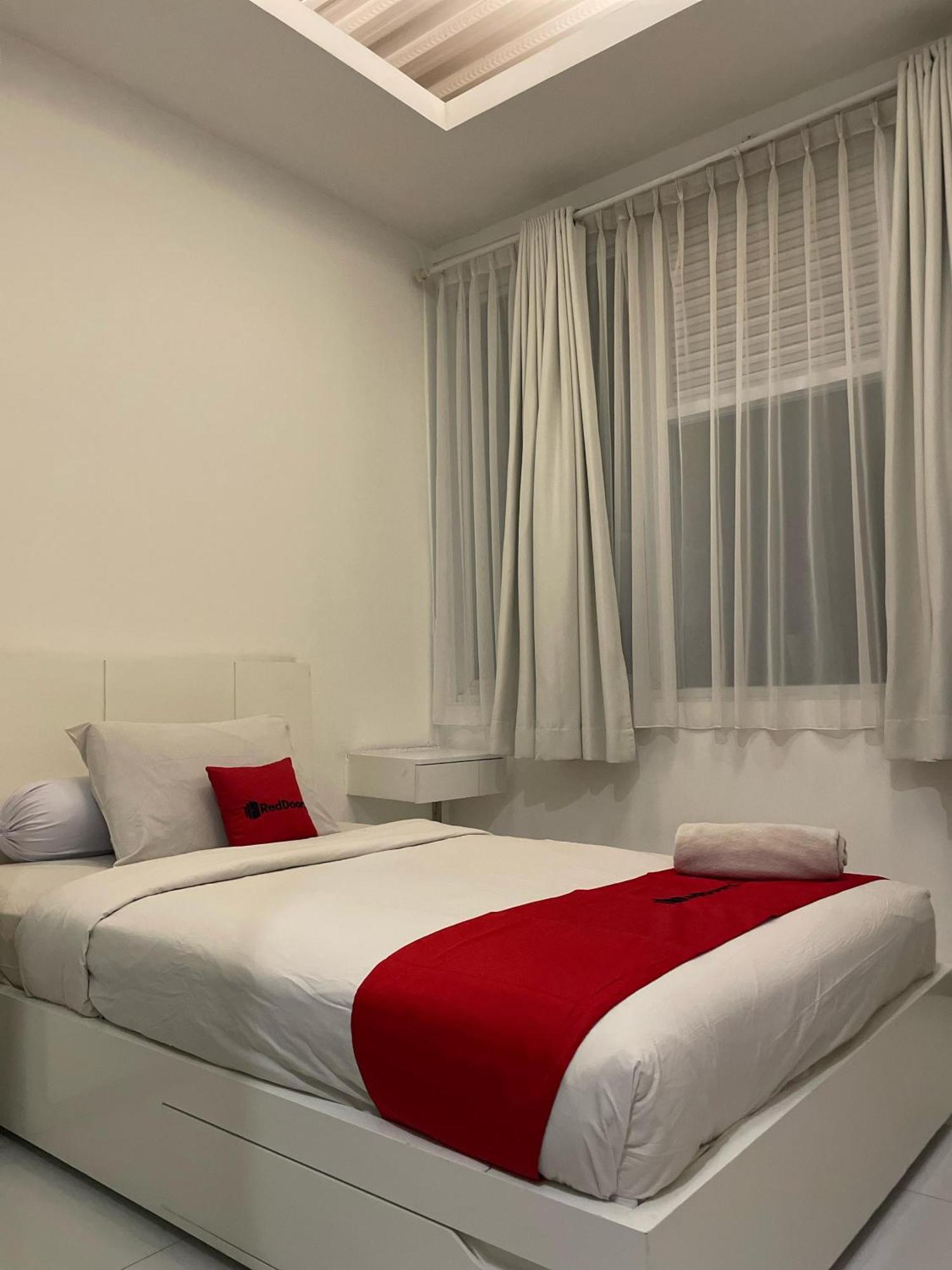 Reddoorz Plus Near Parahyangan University Bandung Zewnętrze zdjęcie