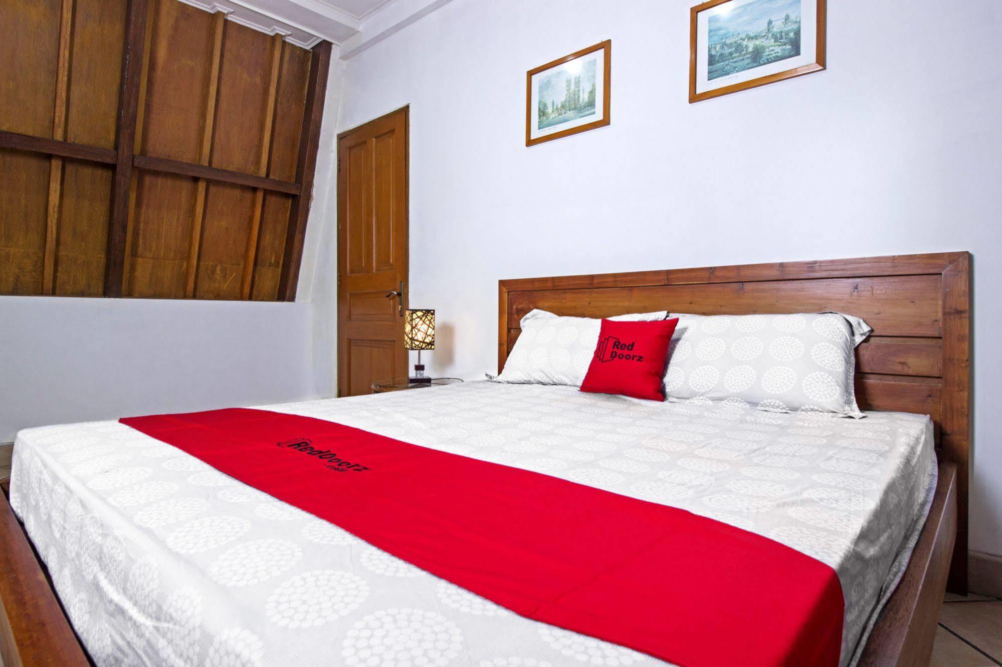 Reddoorz Plus Near Parahyangan University Bandung Zewnętrze zdjęcie